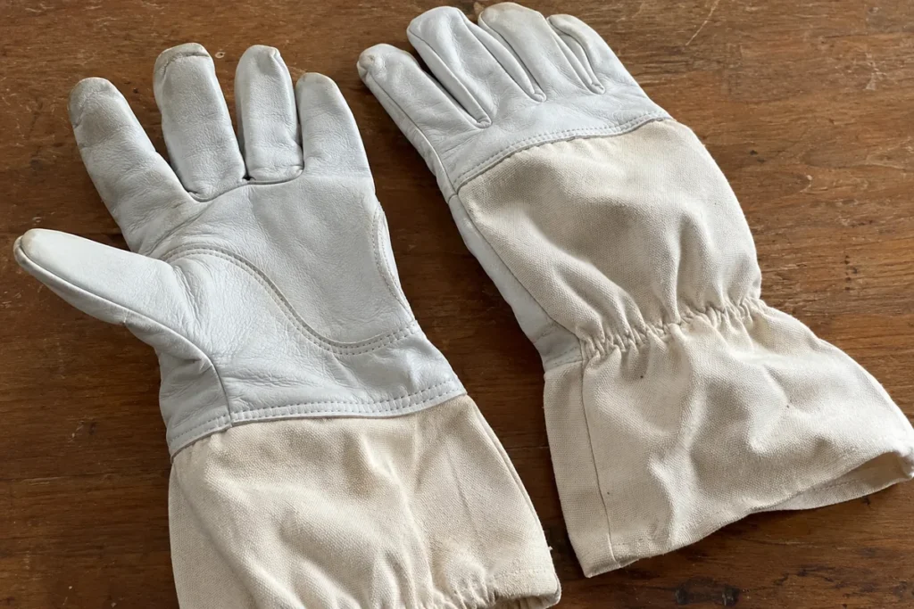 Coutures et manchettes des gants